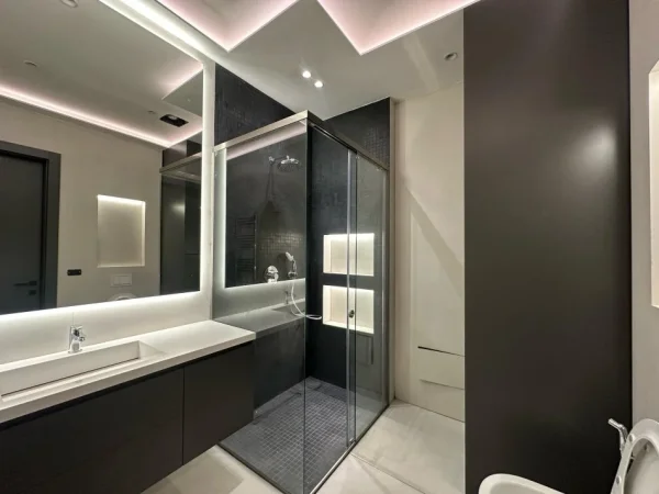 Tirane, jepet me qera apartament 1+1+Ballkon Kati 4, 78 m² 900 € (Kompleksi Delijorgji, Rruga e Kavajës)