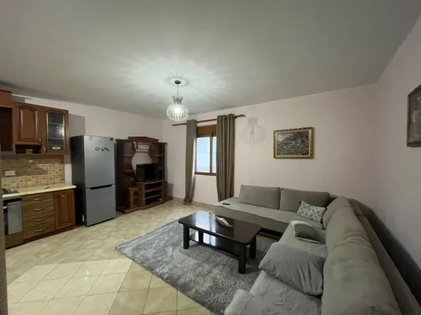Shqiperi, jepet me qera apartament 2+1+Ballkon Kati 0, 105 m² 450 € (YZBERISHT)
