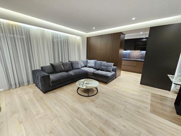 Tirane, jepet me qera apartament duplex 2+1+Ballkon , 1.500 € (Rruga e Kavajës)