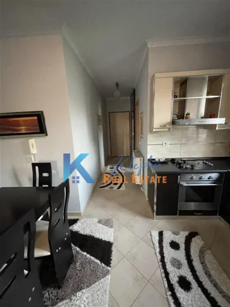 Tirane, jap me qera apartament 2+1+Ballkon , 700 € (Kodra e Diellit)