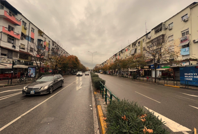Tirane, shes dyqan Kati 0, 70 m² 700.000 € (Rruga Muhamet Gjollesha)