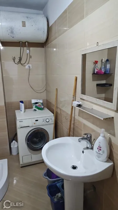 Tirane, jepet me qera apartament 1+1 Kati 3, 65 m² 400 € (ISH DOGANA)