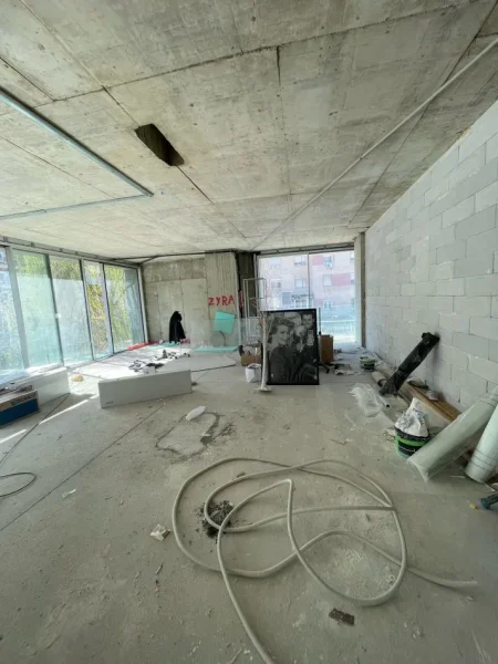 Shqiperi, jepet me qera ambjent biznesi Kati 1, 275 m² 12.000 € (BLLOKU JURIDIKU)