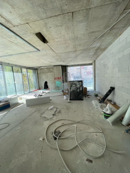 Shqiperi, jepet me qera ambjent biznesi Kati 1, 275 m² 12.000 € (BLLOKU JURIDIKU)