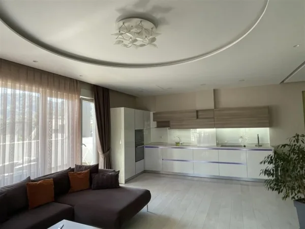 Tirane, jap me qera apartament 3+1+Ballkon Kati 5, 187 m² 1.300 € (Liqeni i Thate)