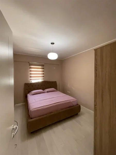 Tirane, jap me qera apartament 3+1+Ballkon Kati 5, 187 m² 1.300 € (Liqeni i Thate)