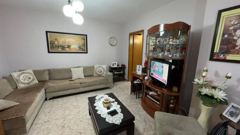 Tirane, shitet apartament 1+1+Ballkon Kati 2, 80 m² 210.940 € (Rruga e Bogdanëve)