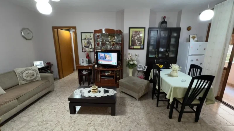 Tirane, jepet me qera apartament 1+1+Ballkon Kati 2, 80 m² 450 € (Rruga e Bogdanëve)