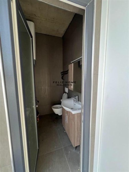 Tirane, jepet me qera magazine Kati 0, 1.300 m² 7.000 € (KASHAR)