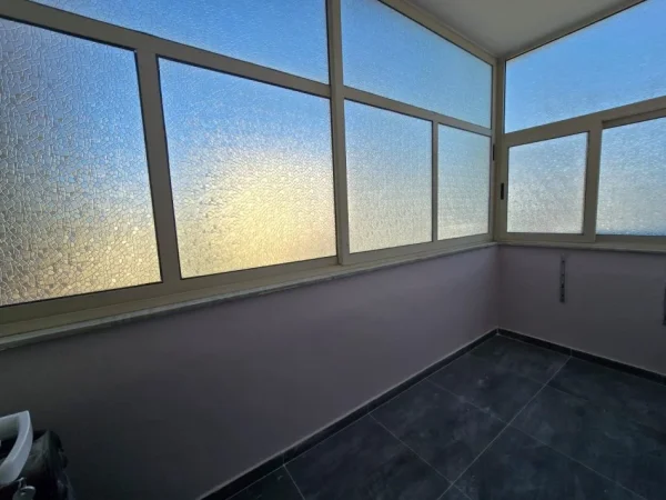 Tirane, jepet me qera apartament 2+1 Kati 5, 105 m² 900 € (Bllok "Rr.Pjeter bogadani")