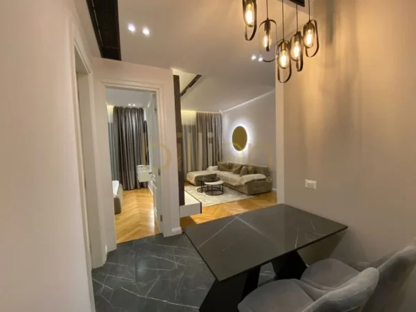 Tirane, jepet me qera apartament 1+1 Kati 5, 70 m² 1.000 € (Kompleksi Deliorgji, Tirana, Albania)