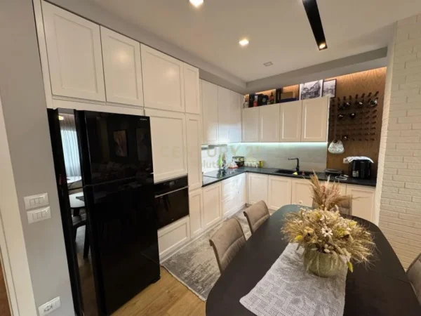 Tirane, shes apartament 2+1+2 , 113 m² 250.000 € (Liqeni i Thatë)