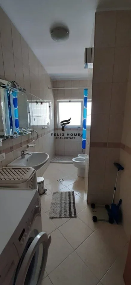 Tirane, jepet me qera apartament 2+1+Ballkon Kati 3, 115 m² 650 € (KOMUNA E PARISIT)