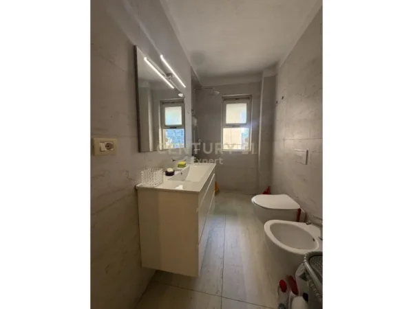 Tirane, jepet me qera apartament 2+1 Kati 4, 70 m² 600 € (Myslym Shyr)