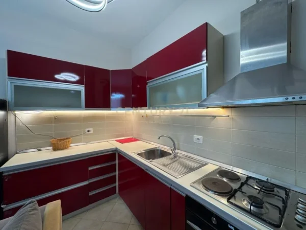 Tirane, jap me qera apartament 2+1+2 , 120 m² 500 € (Liqeni i Thatë)
