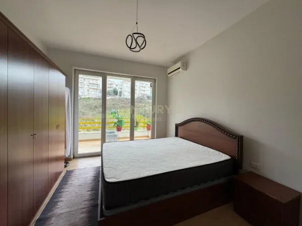 Tirane, jap me qera apartament 2+1+2 , 120 m² 500 € (Liqeni i Thatë)