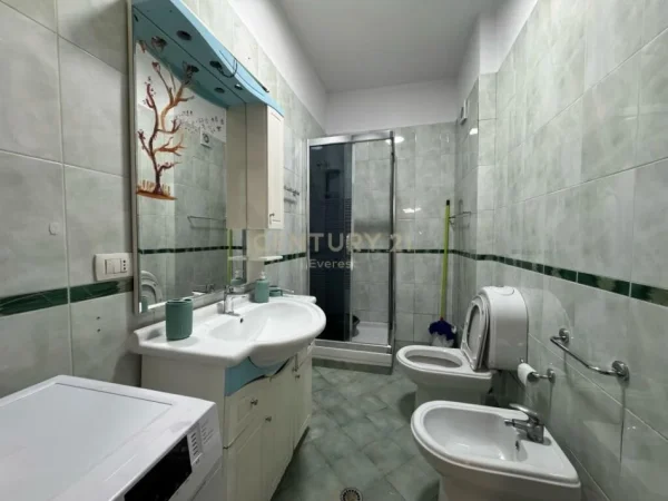 Tirane, jap me qera apartament 2+1+2 , 120 m² 500 € (Liqeni i Thatë)