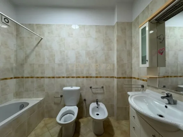 Tirane, jap me qera apartament 2+1+2 , 120 m² 500 € (Liqeni i Thatë)