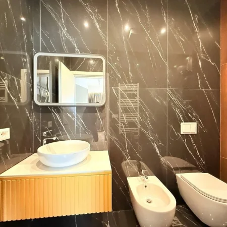 Shqiperi, jepet me qera apartament 3+1+Ballkon , 120 m² 2.500 € (Rruga e Kavajes)