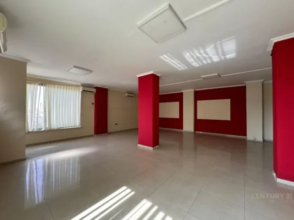 Tirane, jap me qera ambjent biznesi , 387 m² 4.260 € (Kompleksi Delijorgji)