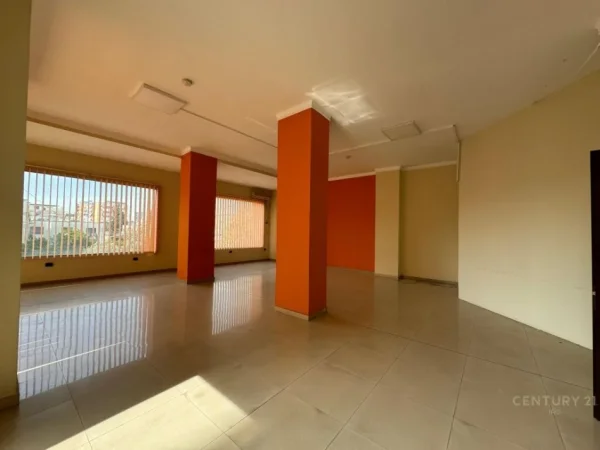 Tirane, jap me qera ambjent biznesi , 387 m² 4.260 € (Kompleksi Delijorgji)