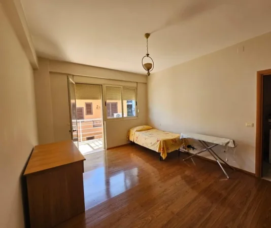 Tirane, jepet me qera apartament 2+1 Kati 4, 104 m² 500 € (Kopshti Zoologjik)