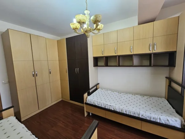 Tirane, jepet me qera apartament 2+1 Kati 4, 104 m² 500 € (Kopshti Zoologjik)