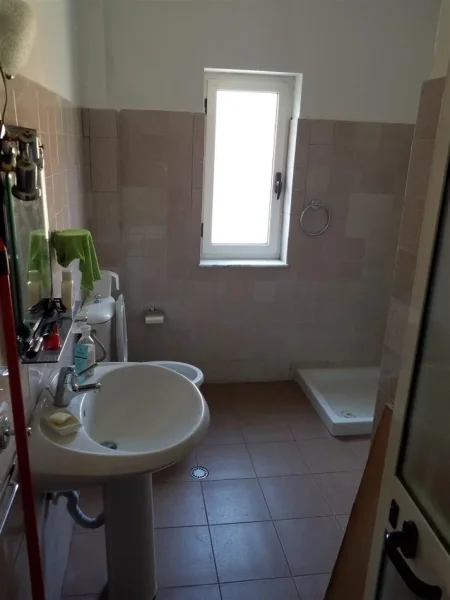Tirane, jap me qera apartament 2+1+Ballkon Kati 4, 87 m² 400 € (Pazari i Ri)