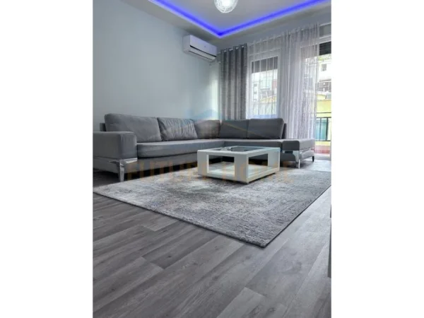 Apartament 3+1+2 me Qera tek Komuna e Parisit