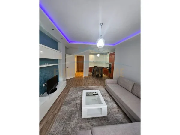 Apartament 3+1+2 me Qera tek Komuna e Parisit