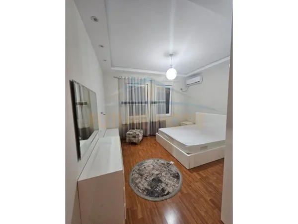 Apartament 3+1+2 me Qera tek Komuna e Parisit