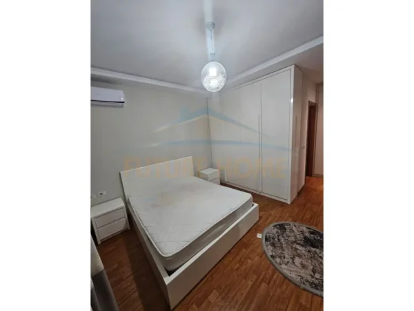 Apartament 3+1+2 me Qera tek Komuna e Parisit