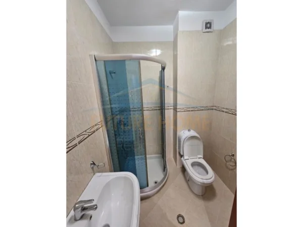 Apartament 3+1+2 me Qera tek Komuna e Parisit