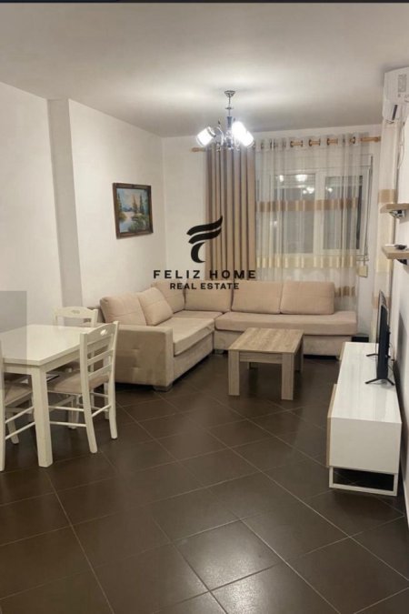 Tirane, jepet me qera apartament 1+1+Ballkon Kati 1, 60 m² 500 € (PORCELAN)