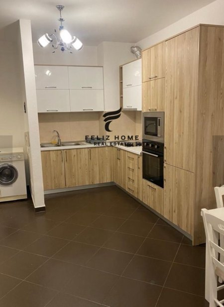 Tirane, jepet me qera apartament 1+1+Ballkon Kati 1, 60 m² 500 € (PORCELAN)