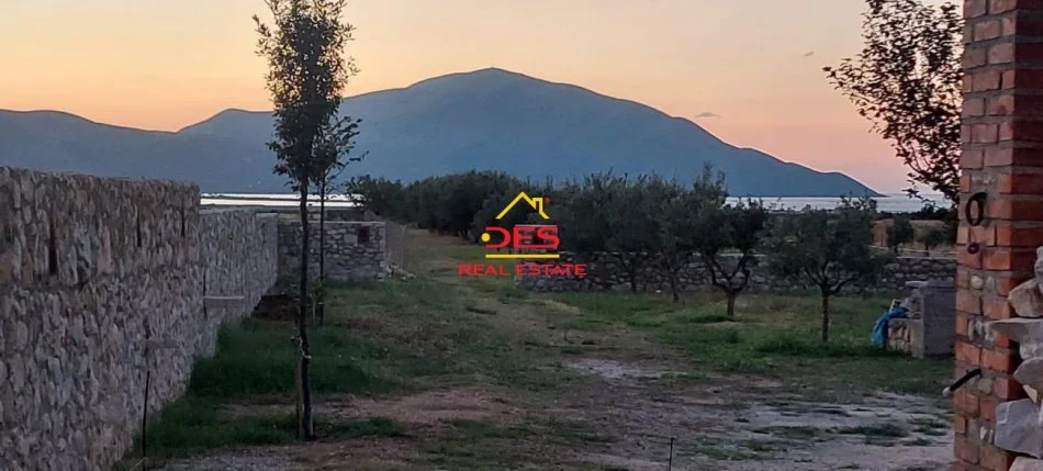 Vlore, shitet truall , 2.500 m² 220.000 € (Rruga Nacionale Orikum-Dukat)