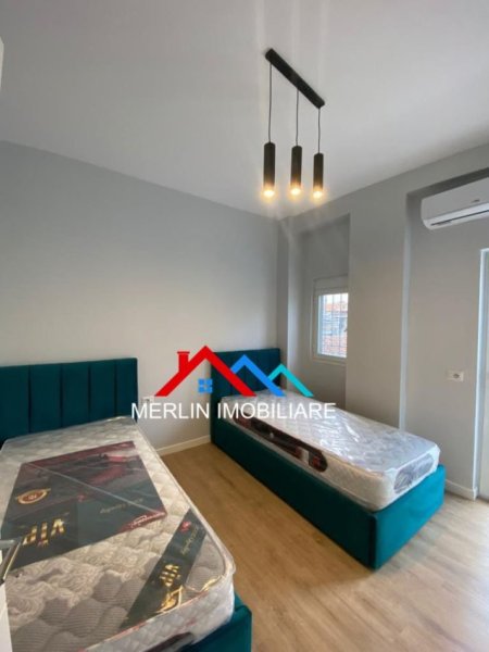 Tirane, jepet me qera apartament 2+1+Ballkon Kati 1, 75 m² 640 € (21 DHJETORI)