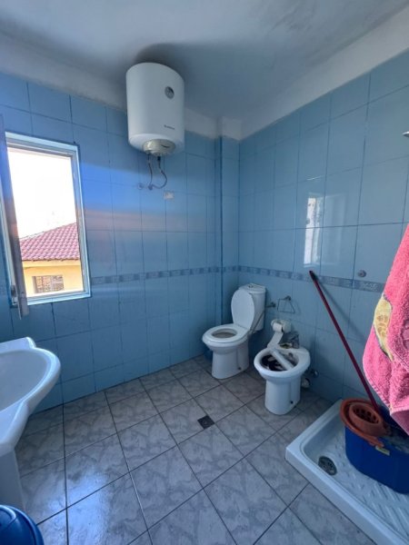 Tirane, jepet me qera apartament 2+1+Ballkon Kati 4, 90 m² 450 € (ish Restorant Durresi rruga Memo Meto)