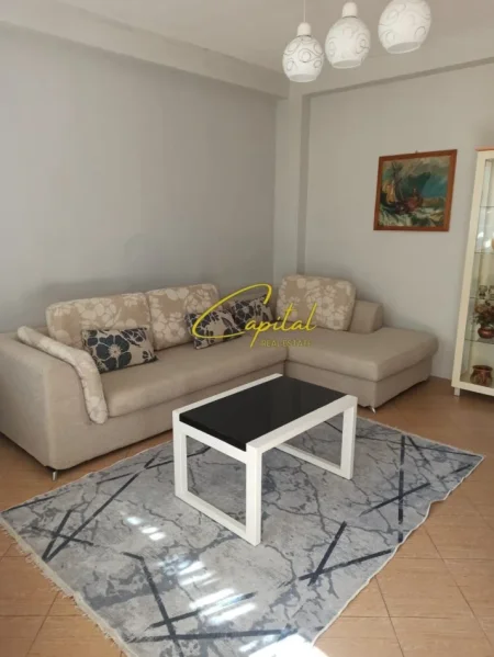 Tirane, jepet me qera apartament 2+1 Kati 1, 100 m² 500 € (SHKOLLA E BASHKUAR)