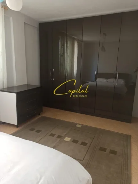 Tirane, jepet me qera apartament 2+1 Kati 1, 100 m² 500 € (SHKOLLA E BASHKUAR)