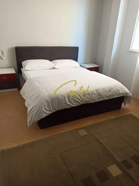 Tirane, jepet me qera apartament 2+1 Kati 1, 100 m² 500 € (SHKOLLA E BASHKUAR)