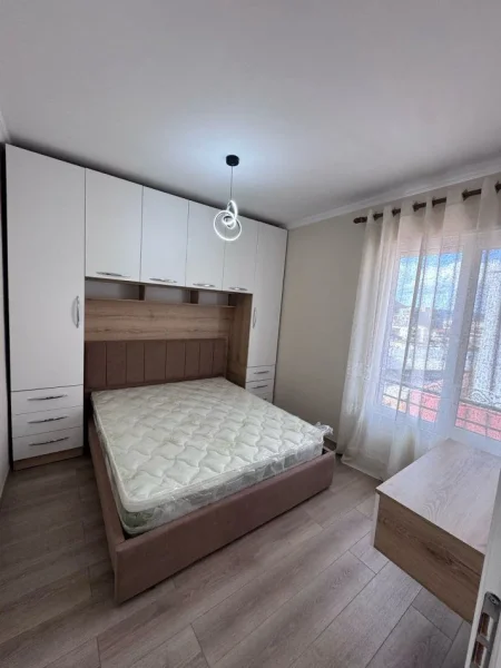 Tirane, jepet me qera apartament 2+1+Ballkon Kati 5, 80 m² 500 € (SELIT)