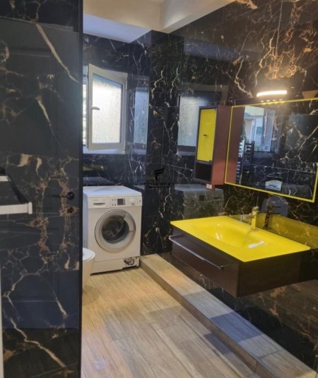 Tirane, jepet me qera apartament 2+1+Ballkon Kati 3, 100 m² 600 € (SAUK)