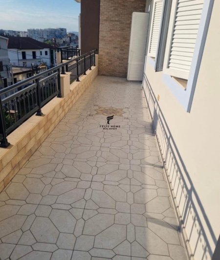 Tirane, jepet me qera apartament 2+1+Ballkon Kati 3, 100 m² 600 € (SAUK)