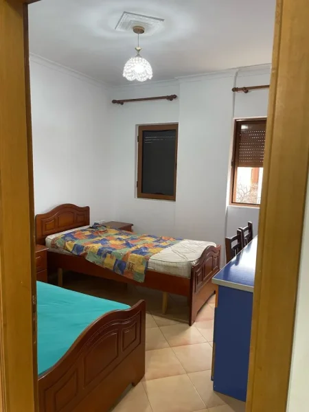Tirane, jepet me qera apartament 2+1 Kati 3, 450 € (Riza Çuka)