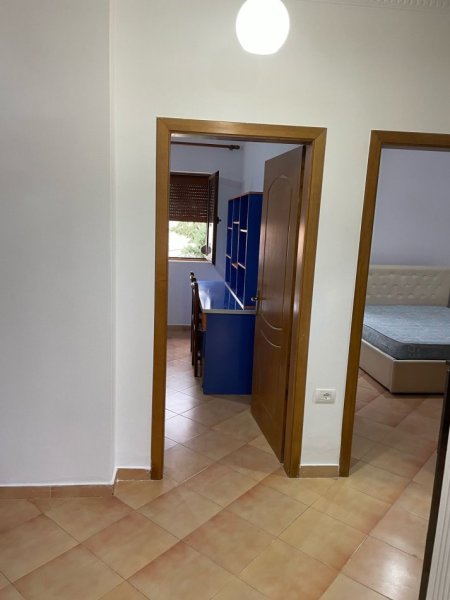 Tirane, jepet me qera apartament 2+1 Kati 3, 450 € (Riza Çuka)