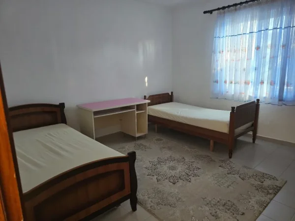 Tirane, jepet me qera shtepi 2+1 Kati 1, 100 m² 400 € (LAPRAKE,RRUGA IMZOT MARK SOPI.)