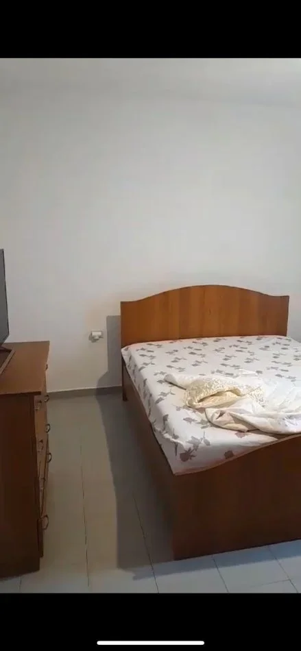 Tirane, jepet me qera apartament 2+1+Ballkon Kati 0, 100 m² 400 € (LAPRAKE)
