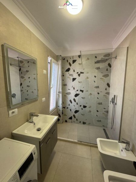 Tirane, jepet me qera apartament 2+1 Kati 5, 80 m² 500 € (selite)