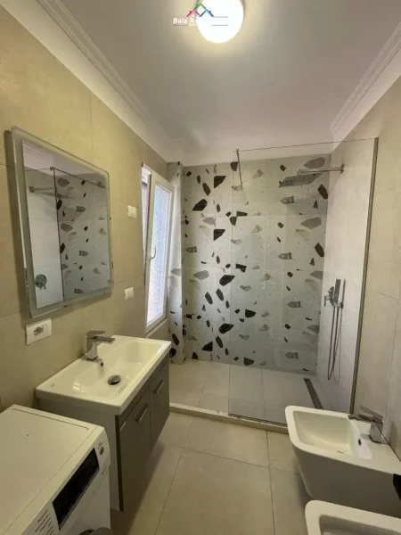 Tirane, jepet me qera apartament 2+1 Kati 5, 80 m² 500 € (selite)